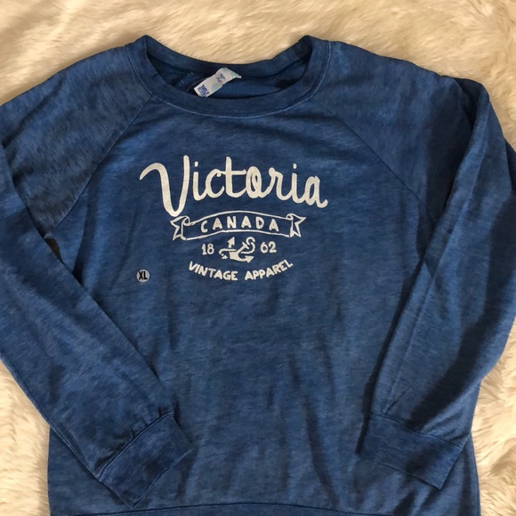 Tops - Victoria Canada 1862 vintage apparel sweatshirt XL